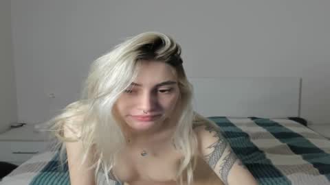 lesyaliss online show from February 26, 5:39 am