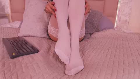 Leti White online show from December 16, 10:15 pm