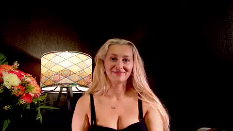 leticiareys online show from October 21, 8:35 pm