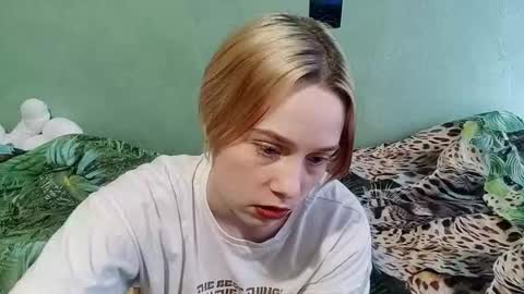 letitiaboteler online show from December 23, 11:03 am