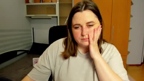 Naomi online show from May 19, 5:58 am
