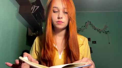 Lola online show from April 1, 7:11 pm