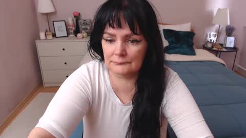 Snapshot of leveme2night chatting on January 15, 1:52 pm Mary online show from January 15, 1:52 pm