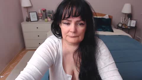 Snapshot of leveme2night chatting on February 20, 1:40 pm Mary online show from February 20, 1:40 pm