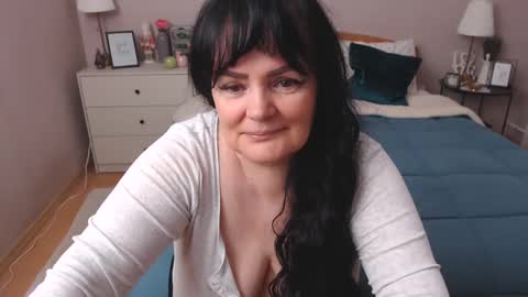 Snapshot of leveme2night chatting on February 25, 1:43 pm Mary online show from February 25, 1:43 pm