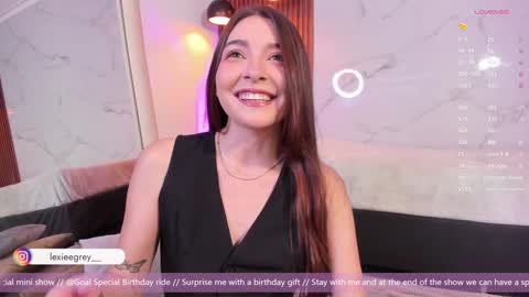 Snapshot of lexiee_grey_ chatting on December 5, 8:11 pm Lexie online show from December 5, 8:11 pm