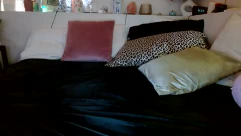 lexiel0veswood online show from May 19, 1:29 pm