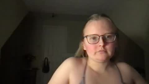 Snapshot of lexielilacs chatting on January 18, 4:15 am lexie online show from January 18, 4:15 am