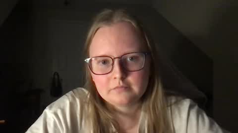 Snapshot of lexielilacs chatting on January 16, 1:37 am lexie online show from January 16, 1:37 am