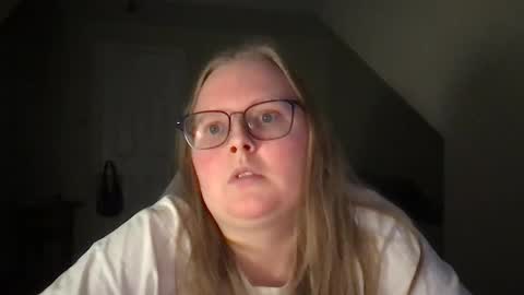 Snapshot of lexielilacs chatting on February 6, 10:53 pm lexie online show from February 6, 10:53 pm