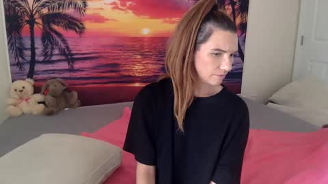 Alexia L. online show from October 24, 5:20 pm