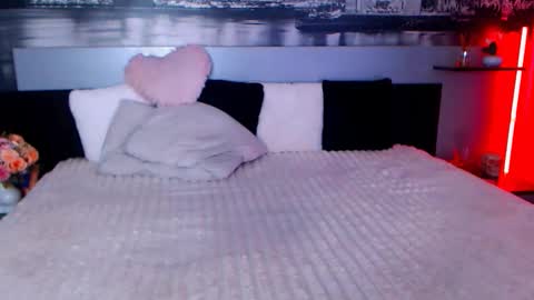 Amalia online show from May 10, 2:19 pm