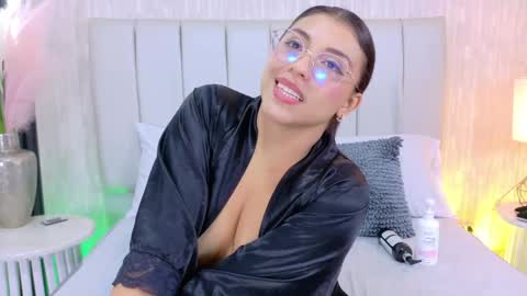 lexxi_gb online show from May 12, 11:33 pm