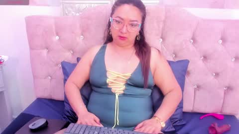 Leyla smithh online show from September 19, 12:37 pm