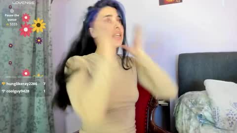 Leyna online show from December 19, 10:35 pm