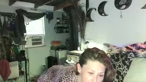 Snapshot of lezbeehonest100 chatting on September 16, 10:40 pm Olive Pena online show from September 16, 10:40 pm