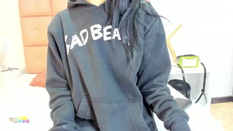 lhiamfitt online show from December 21, 6:12 pm