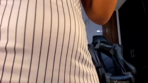 lia_16_ online show from May 24, 11:31 am