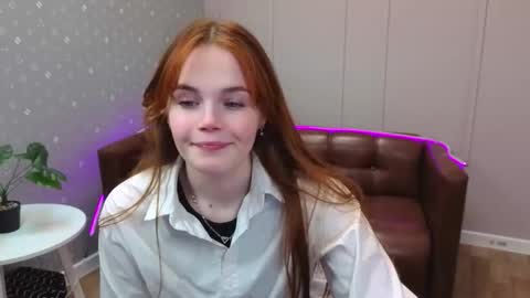 Lia online show from December 19, 1:03 pm