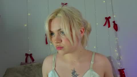 Cassie online show from April 3, 11:25 pm