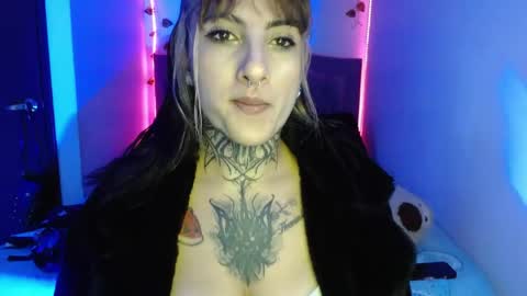lia spicy   ig online show from May 25, 3:00 pm
