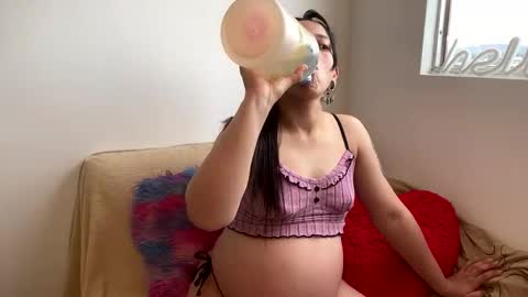 Little Queen Lia  online show from May 16, 9:25 pm