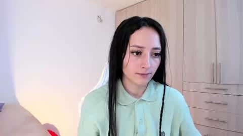 Snapshot of lia_queen610 chatting on December 20, 11:37 pm Little Queen Lia online show from December 20, 11:37 pm