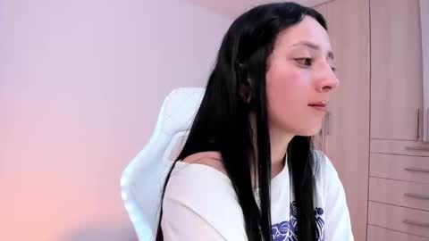 Snapshot of lia_queen610 chatting on March 11, 1:59 am Little Queen Lia online show from March 11, 1:59 am