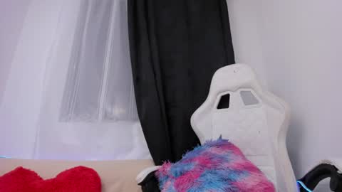 Little Queen Lia  online show from June 29, 11:48 pm