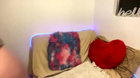 Little Queen Lia  online show from May 16, 12:24 am