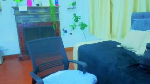    online show from April 4, 1:43 pm