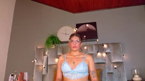 L I A   online show from May 23, 3:27 am