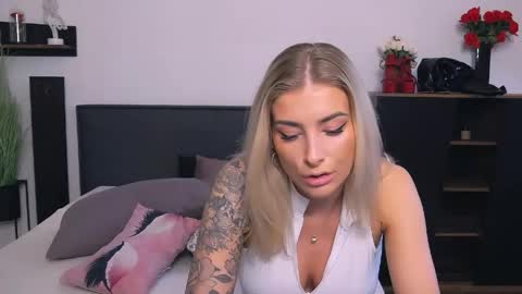 Lia online show from May 18, 10:32 am