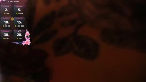 liahdiaz_ online show from May 1, 3:15 pm