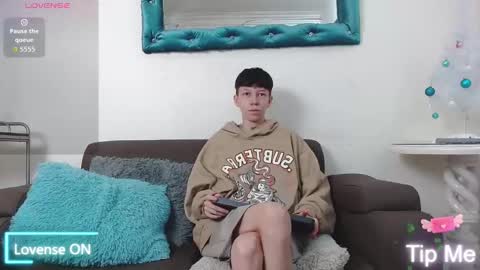 Liam  online show from December 1, 7:16 pm