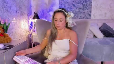Lian online show from May 14, 8:03 pm