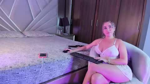 lia online show from September 29, 12:05 am