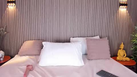  LIA TINK  online show from September 12, 7:32 pm