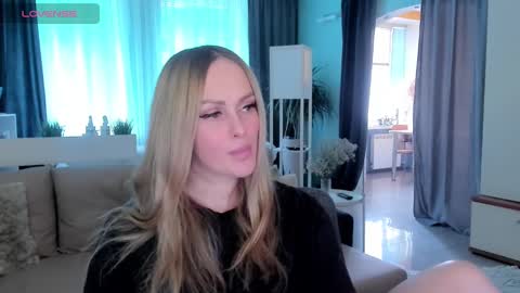 Snapshot of libby_nora chatting on February 7, 9:16 am Libby online show from February 7, 9:16 am