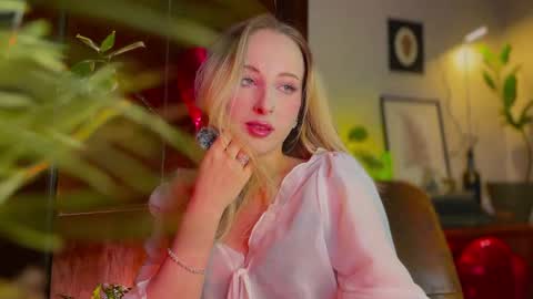  Im online every day except Saturday and Sunday somewhere between 2000 and 0300 UTC3 but its never at the same time  online show from February 15, 8:08 pm