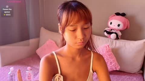 Lihn Pham online show from March 27, 3:52 am