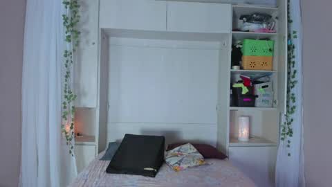         online show from May 26, 12:04 pm