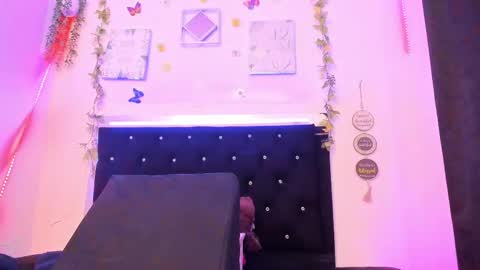 Snapshot of liilly_taylor1 chatting on October 5, 4:01 pm liilly_taylor1 online show from October 5, 4:01 pm
