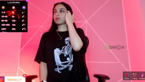 Snapshot of liilylouise chatting on November 1, 6:17 am Liliana online show from November 1, 6:17 am