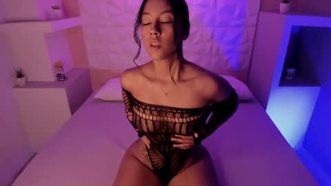 Snapshot of liizjones chatting on October 14, 4:53 pm LiizJones online show from October 14, 4:53 pm