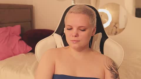 likaaberry online show from March 8, 2:43 pm