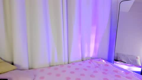 Lola online show from April 28, 10:57 pm