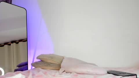 Lola online show from May 1, 11:52 pm