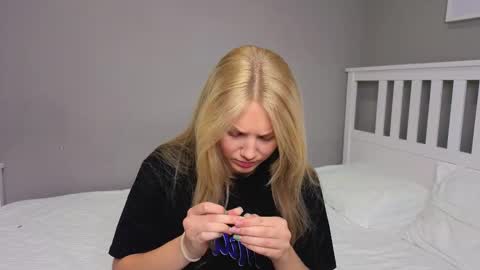 Emma online show from October 17, 9:56 am