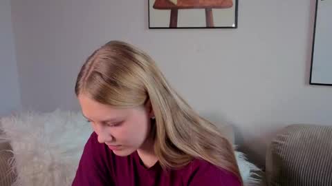 Emma online show from May 6, 9:35 am
